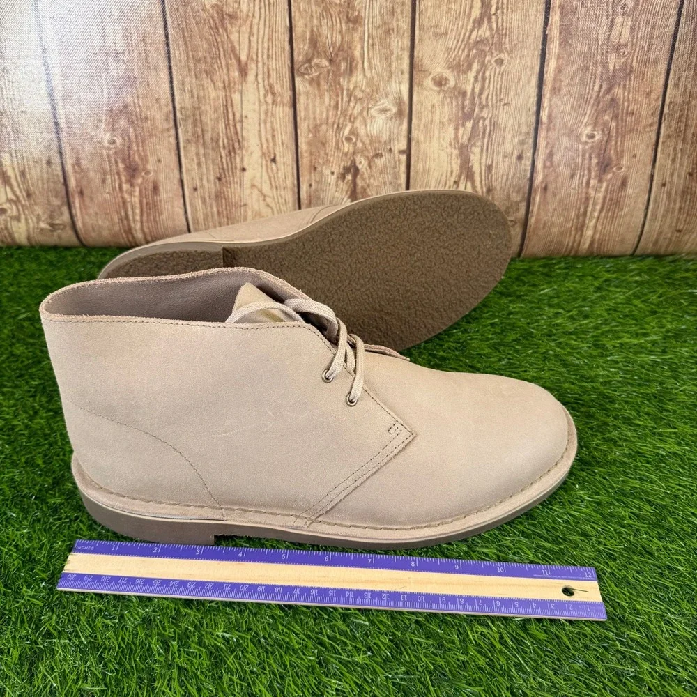Clarks Shepton Desert Boot Mens size 12 M Taupe Distressed Suede Chukka Lace Up